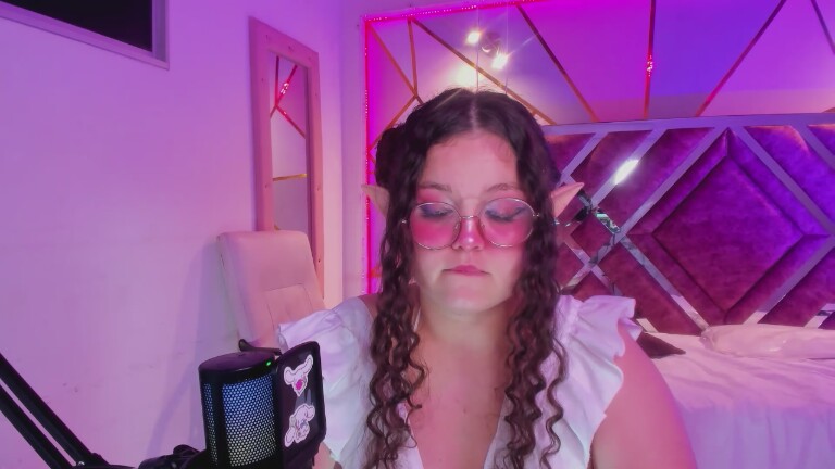 ShylySweet18's Streamate show and profile