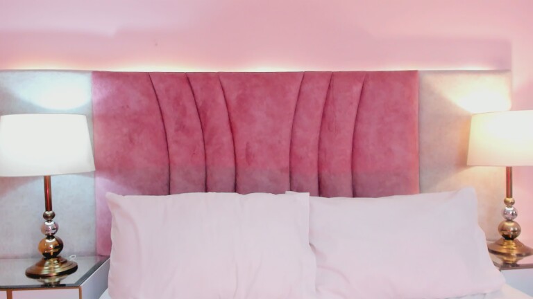 EmmaWeest's Streamate show and profile