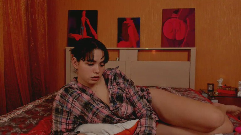 GlamNova's Streamate show and profile