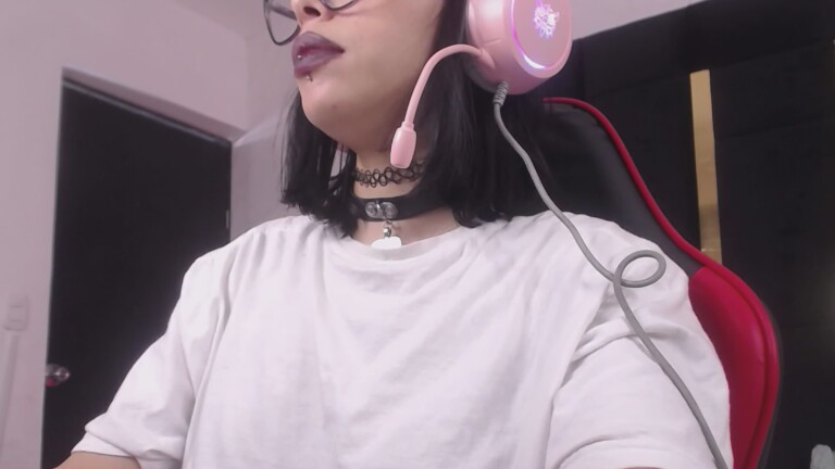 GeekyNyveth's Streamate show and profile