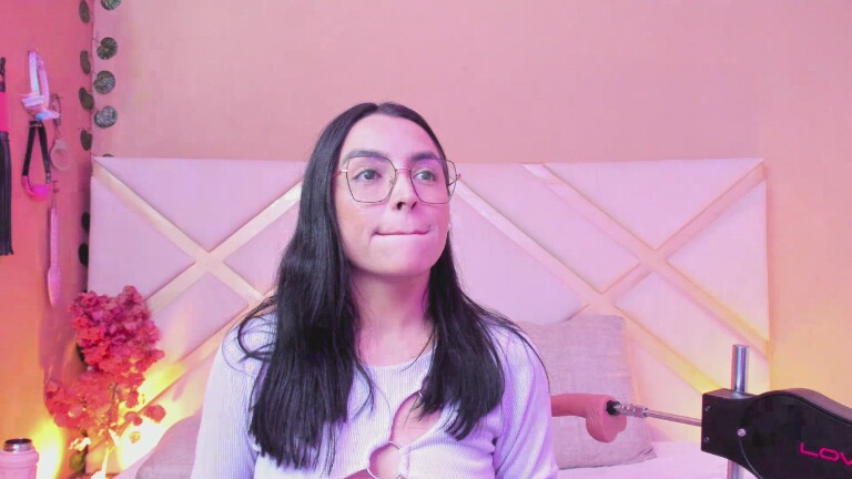 SaraSstonee's Streamate show and profile