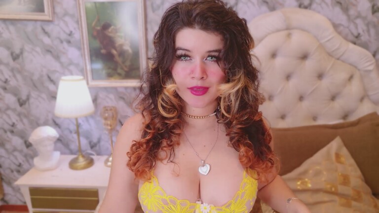 MaraMaison's Streamate show and profile