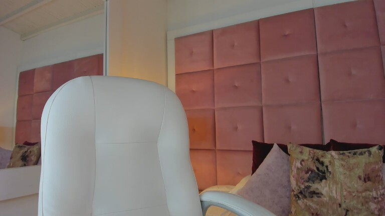 hollyBrisstol90's Streamate show and profile