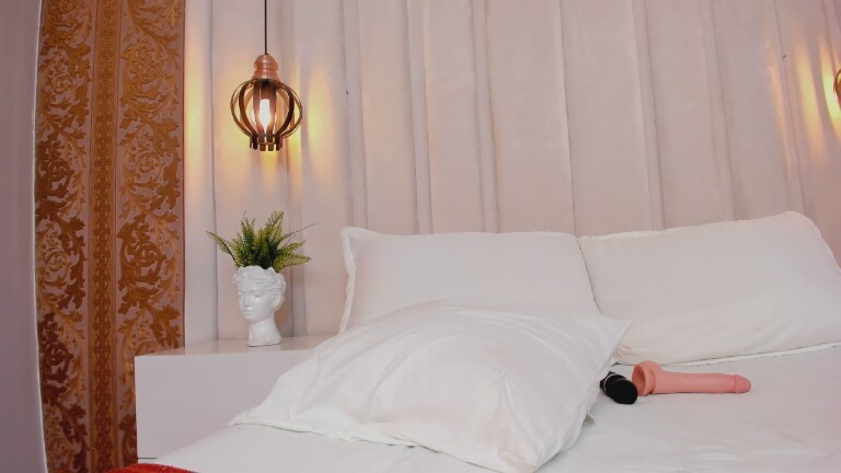 LucianaAriaas's Streamate show and profile