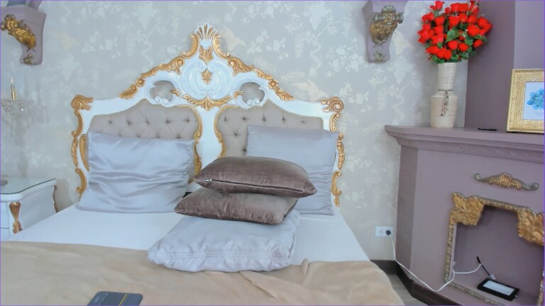 LarissaHills's Streamate show and profile