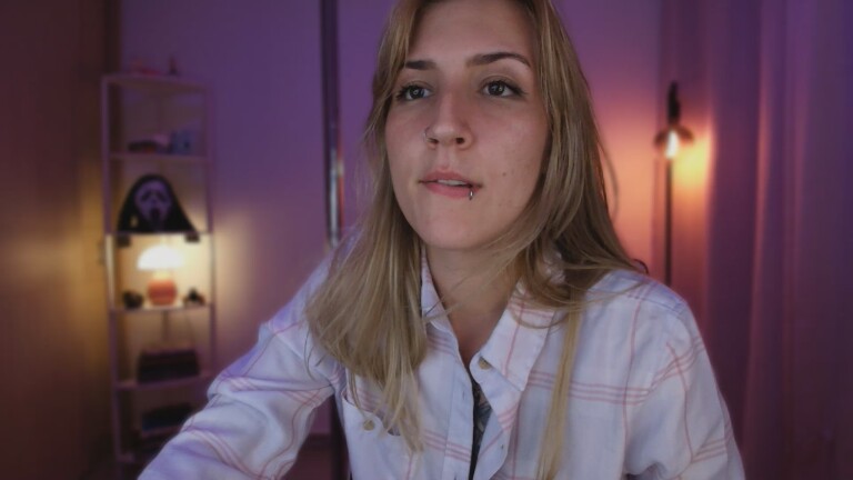 LindaSofiaa's Streamate show and profile