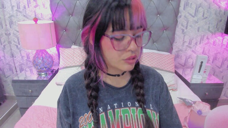 MaddyeWaves's Streamate show and profile