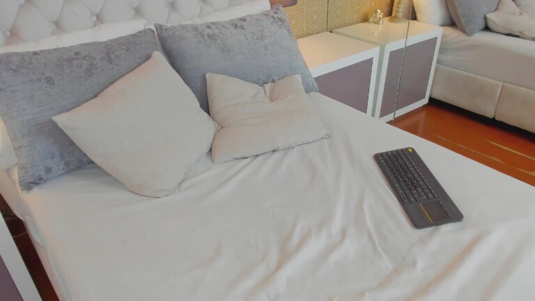 GingerKors's Streamate show and profile