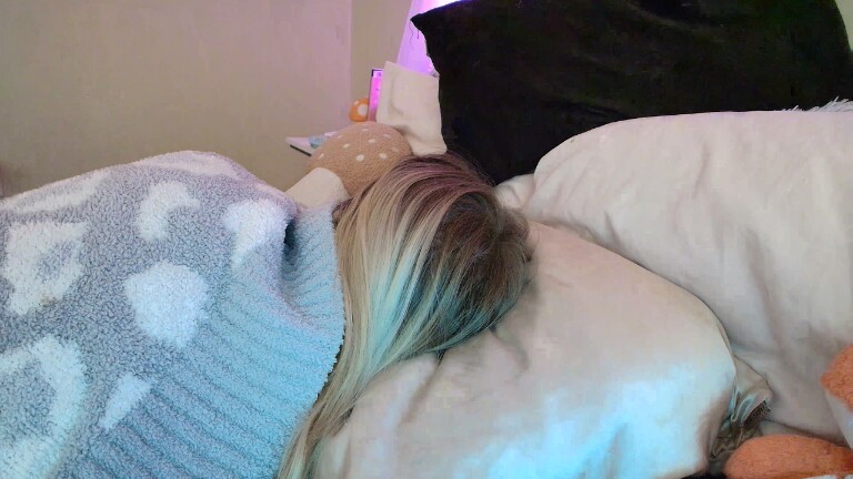 The_Blondiee's Streamate show and profile