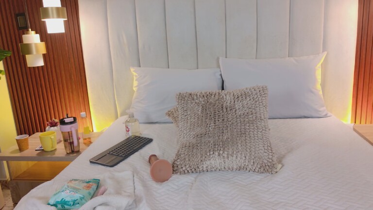 Vega_Sara's Streamate show and profile