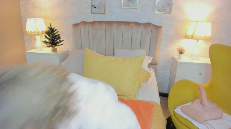 MoulinLamour's Streamate show and profile