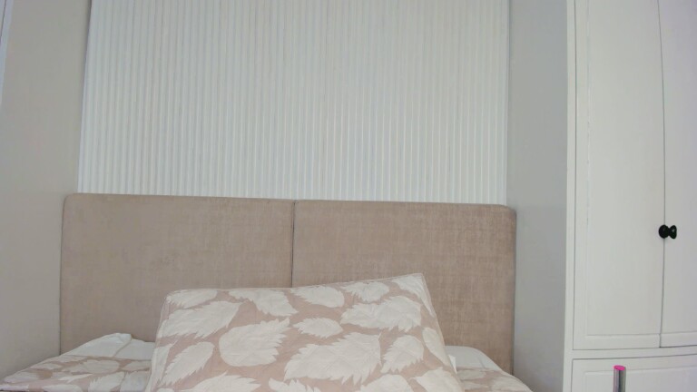 ValeriaYoung's Streamate show and profile