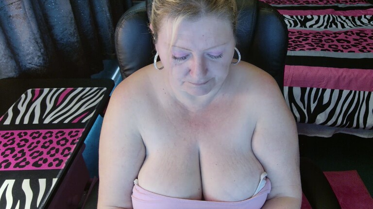 SweetDreamsSC's Streamate show and profile