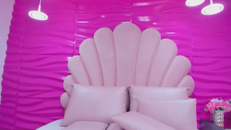 SophieLanne's Streamate show and profile