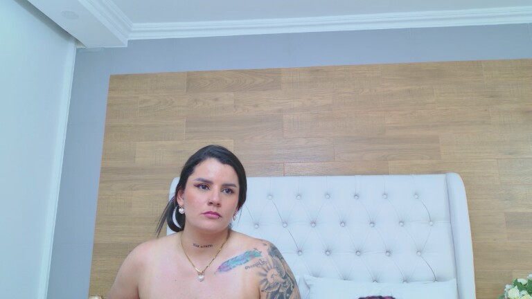 MaraAndSaray's Streamate show and profile