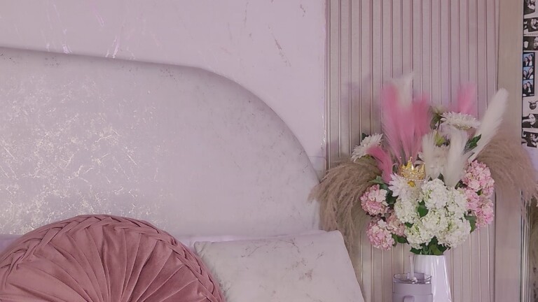 ManuelaHall's Streamate show and profile