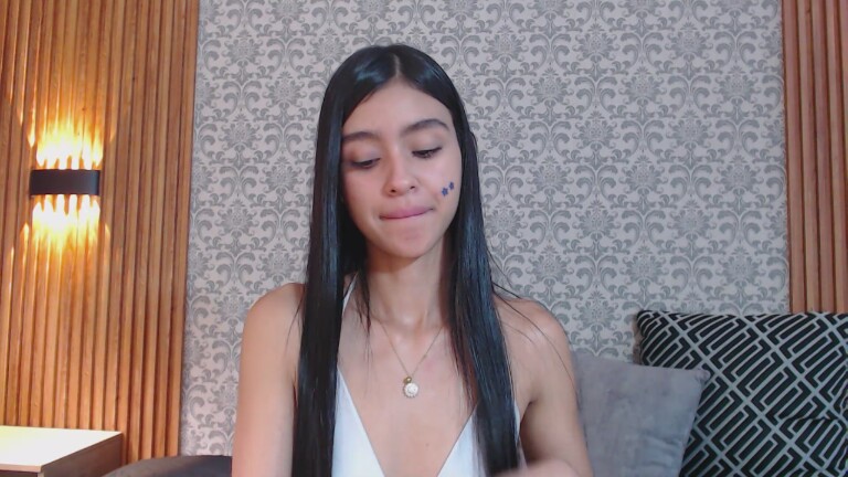 Charlotte_18's Streamate show and profile