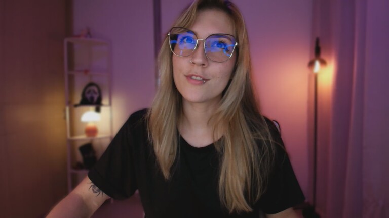 LindaSofiaa's Streamate show and profile