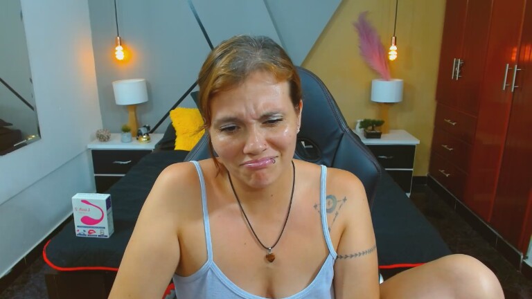 ConieMoss's Streamate show and profile