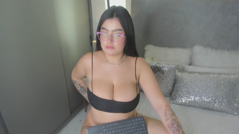 Violeta_Maddox's Streamate show and profile