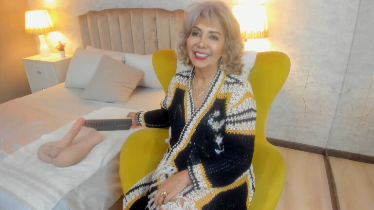 MoulinLamour's Streamate show and profile