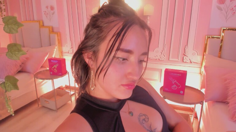 NaraSuarez's Streamate show and profile