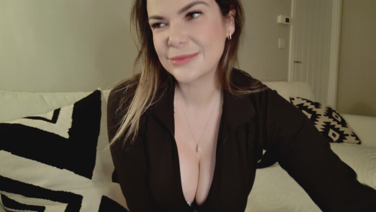NaughtyMilfNextDoor's Streamate show and profile