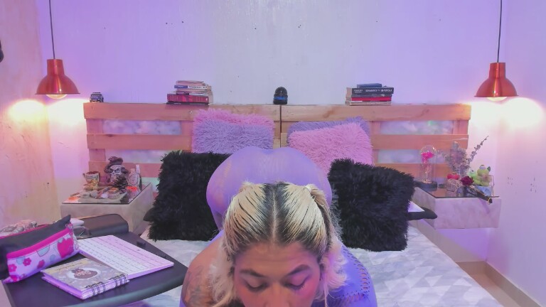 AmbeerLie's Streamate show and profile