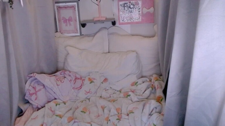 WhitneyJ's Streamate show and profile