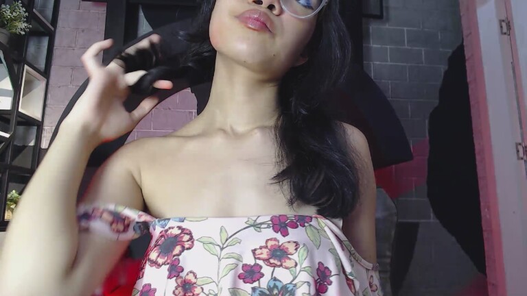 TinyMini's Streamate show and profile