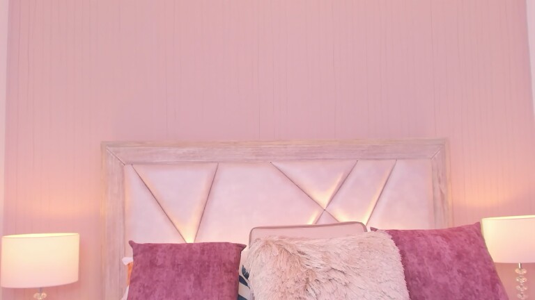 SophiaColinns's Streamate show and profile