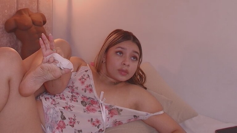 Karoline_606's Streamate show and profile