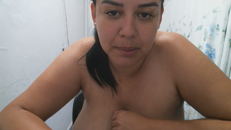 Ivone30's Streamate show and profile