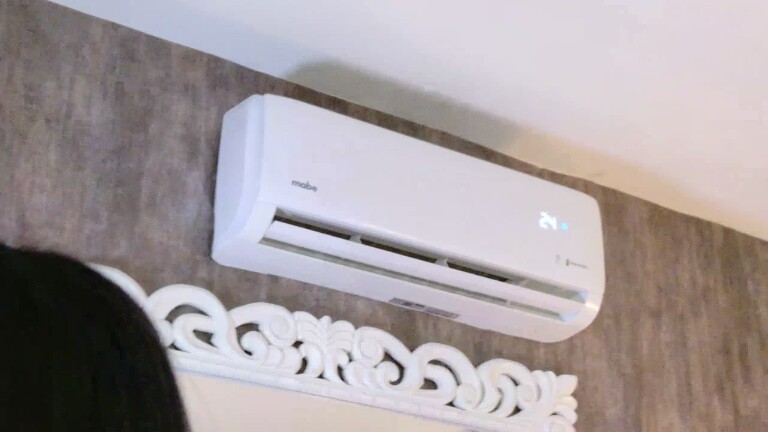 SaraThoompson's Streamate show and profile