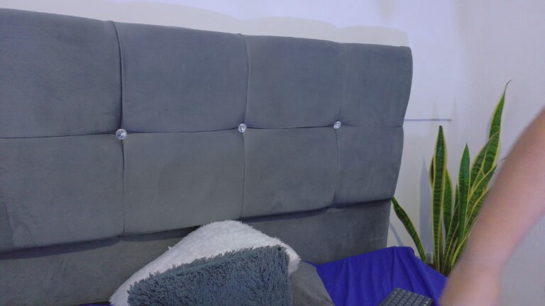 ema_foxyy's Streamate show and profile