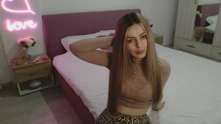 EMYILIA's Streamate show and profile