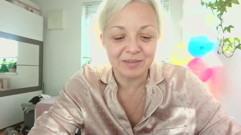 LinsyKim's Streamate show and profile