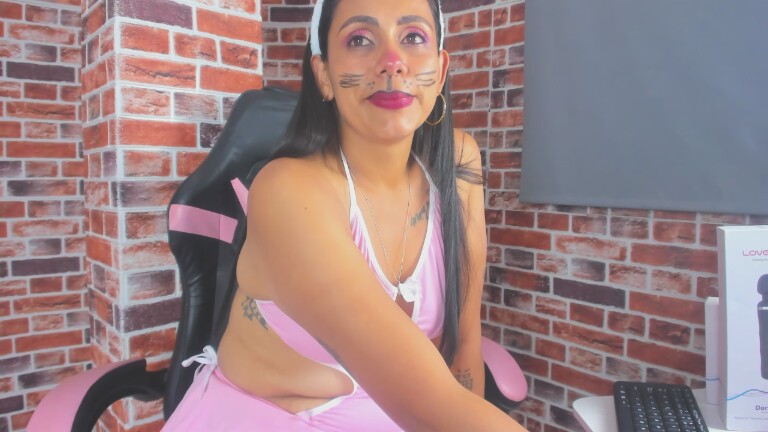 Nyra_Rose's Streamate show and profile