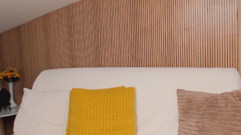 IsaVelvetxxx's Streamate show and profile