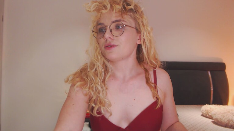 EVYE's Streamate show and profile