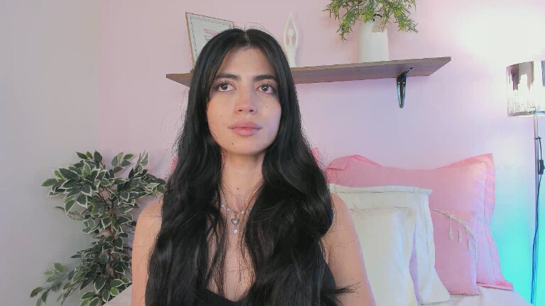 SaraFernandez's Streamate show and profile