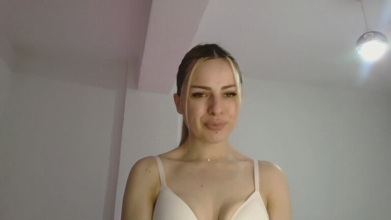 EMYILIA's Streamate show and profile